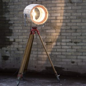 Industriële Authentieke Statieflamp met Houten Kap van Indusigns